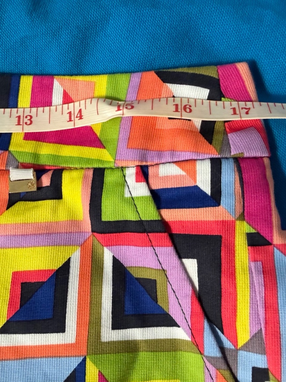 Trina Turk Geometric Corbin size 8 Bold & Beautiful Geometric Print Shorts - Picture 6 of 9